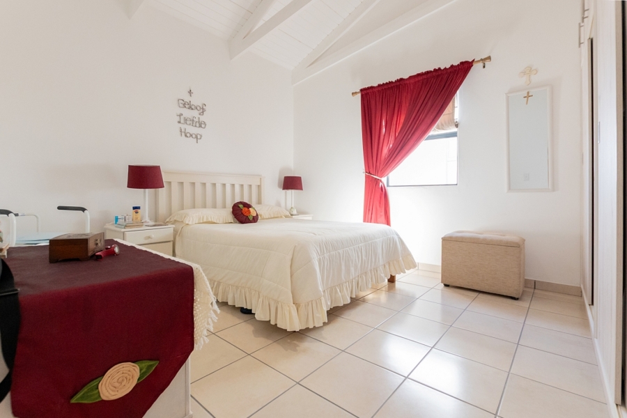 2 Bedroom Property for Sale in Laaiplek Western Cape